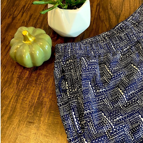 LL. Bean Women's Shorts - Picture 2 of 3